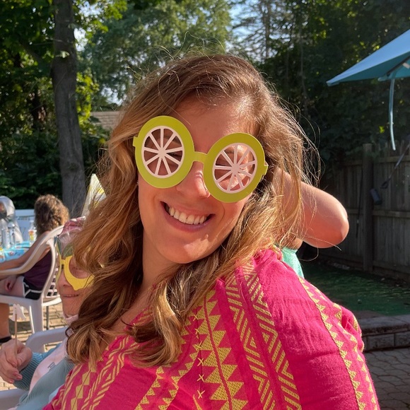 Meet your Posher, Laura - Picture 1 of 1